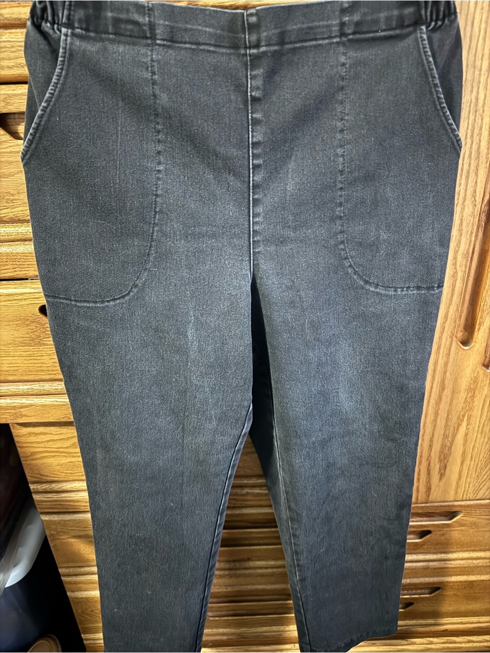 Women’s Black Stretch Pull-On Jeans 14 p short.
